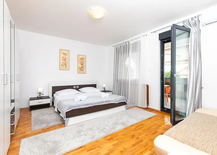 Family Friendly With A Swimming Pool Punat, Krk - 13153 Apartment Punat