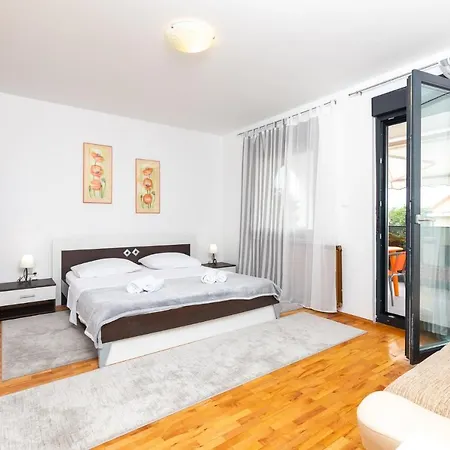 Family Friendly With A Swimming Pool Punat, Krk - 13153 Apartment Punat