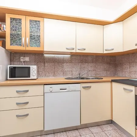 Family Friendly With A Swimming Pool Punat, Krk - 13153 公寓 普纳特