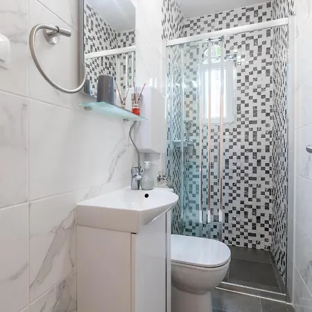Apartment Family Friendly With A Swimming Pool Punat, Krk - 13153