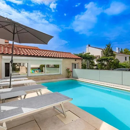 דירה Family Friendly With A Swimming Pool Punat, Krk - 13153 פונאנט