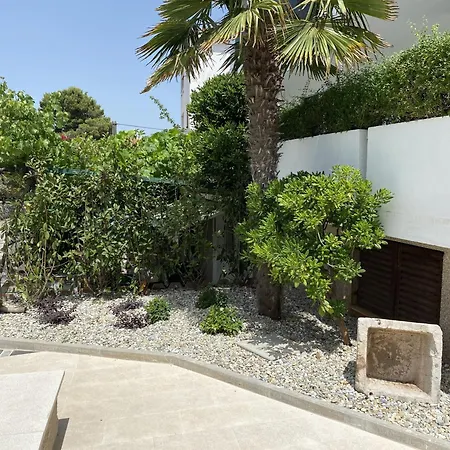 Family Friendly With A Swimming Pool Punat, Krk - 13153 דירה פונאנט