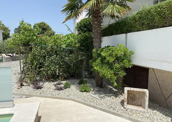 Family Friendly With A Swimming Pool Punat, Krk - 13153 דירה פונאנט